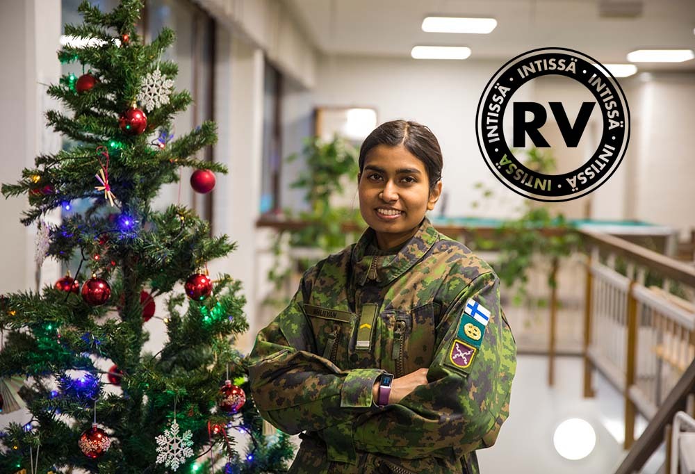 Alikersantti Fairuz Bhuiyan sotilaskodissa.