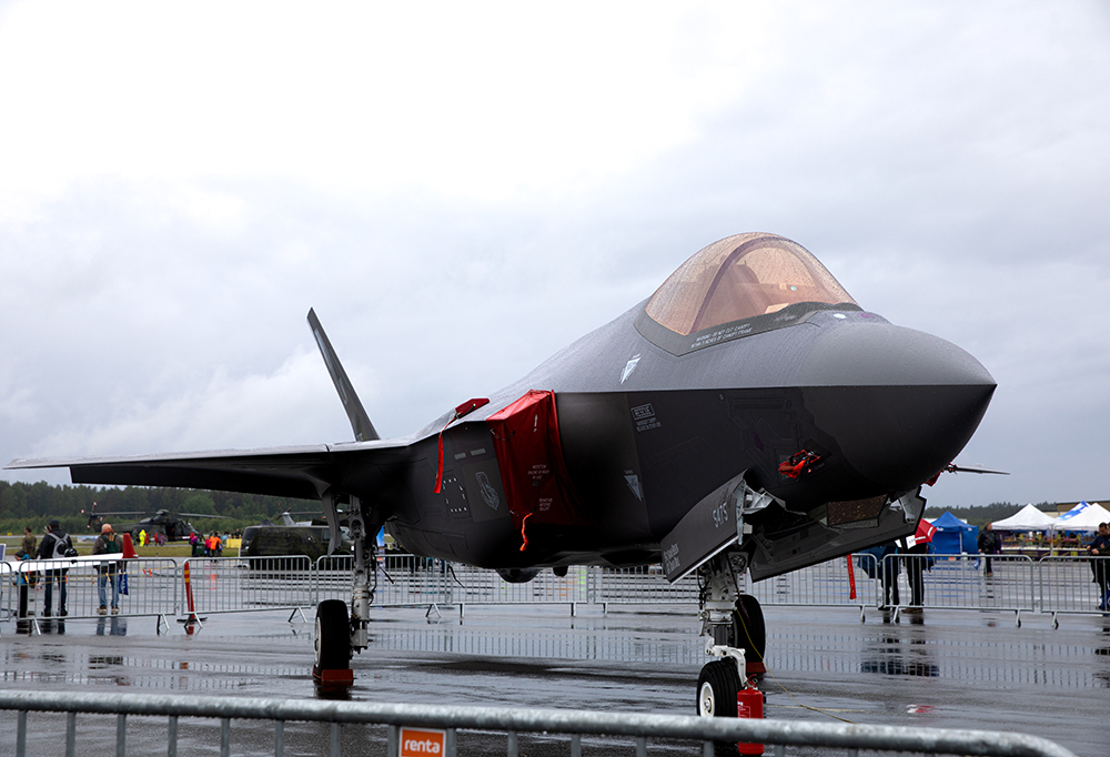 Kuvassa F-35-hävittäjä