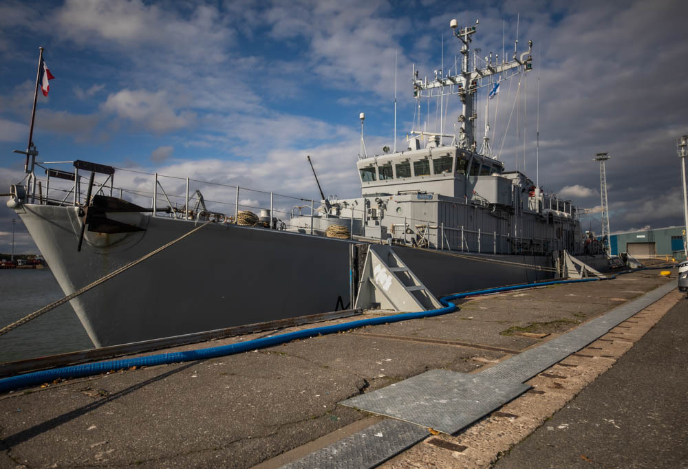 Miinantorjunta-alus Céphée Turun satamassa.