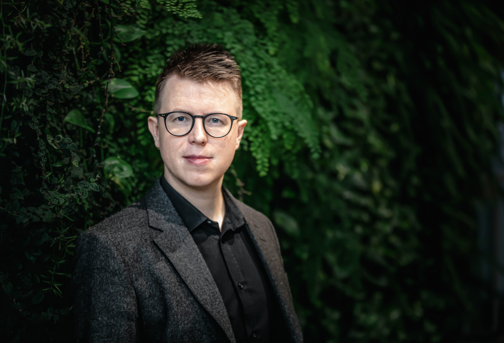 Kuvassa toimittaja ja kirjailija Mikko Virta.