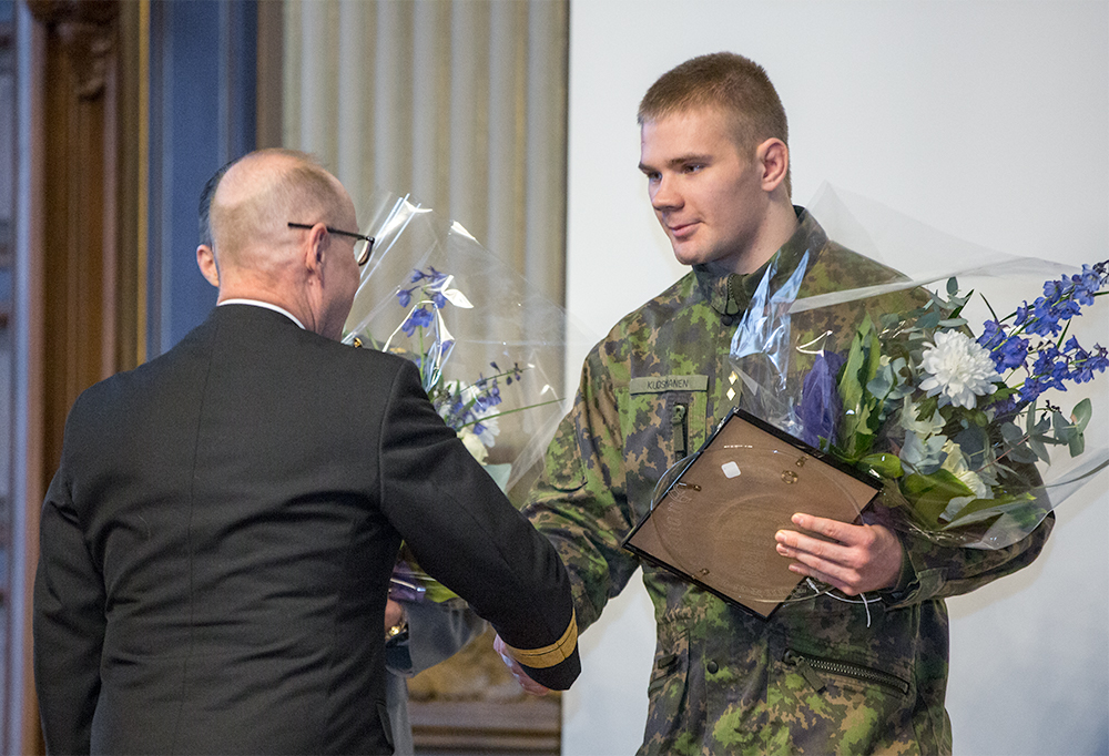 Vuoden 2019 ansioituneet sotilasurheilijat palkittiin