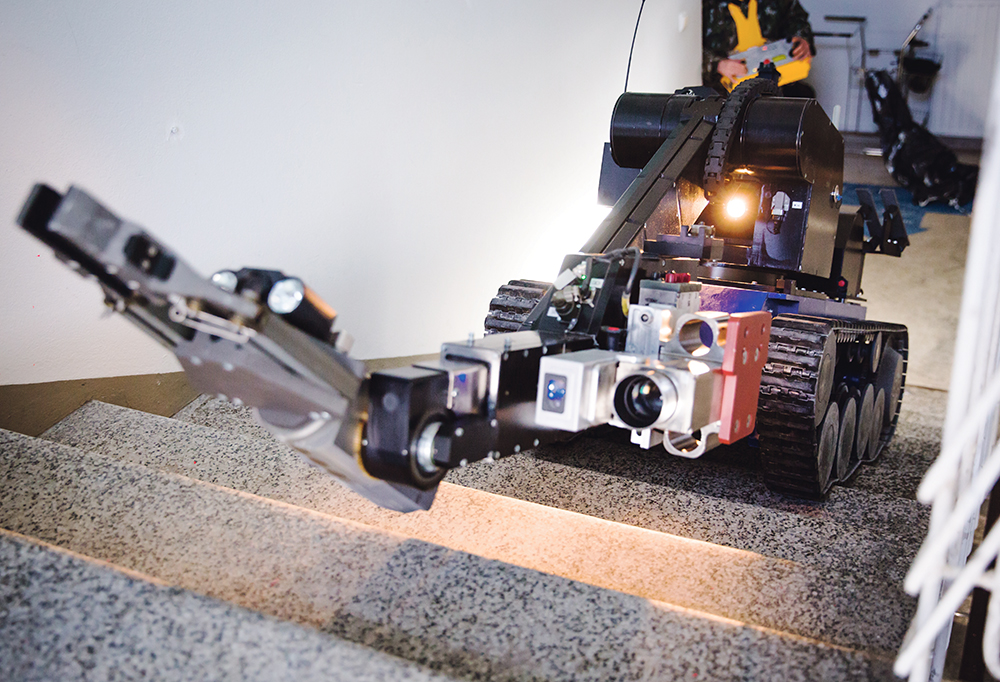 Mauri vainuaa pommien piilopaikat