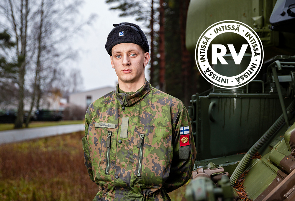 Kun varusmiesisä saapuu kotiin, voi lapsi istua sylissä kaksikin tuntia