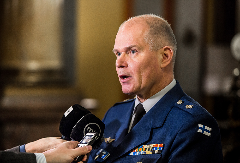 Puolustusvoimain komentaja siirtyy reserviin elokuussa