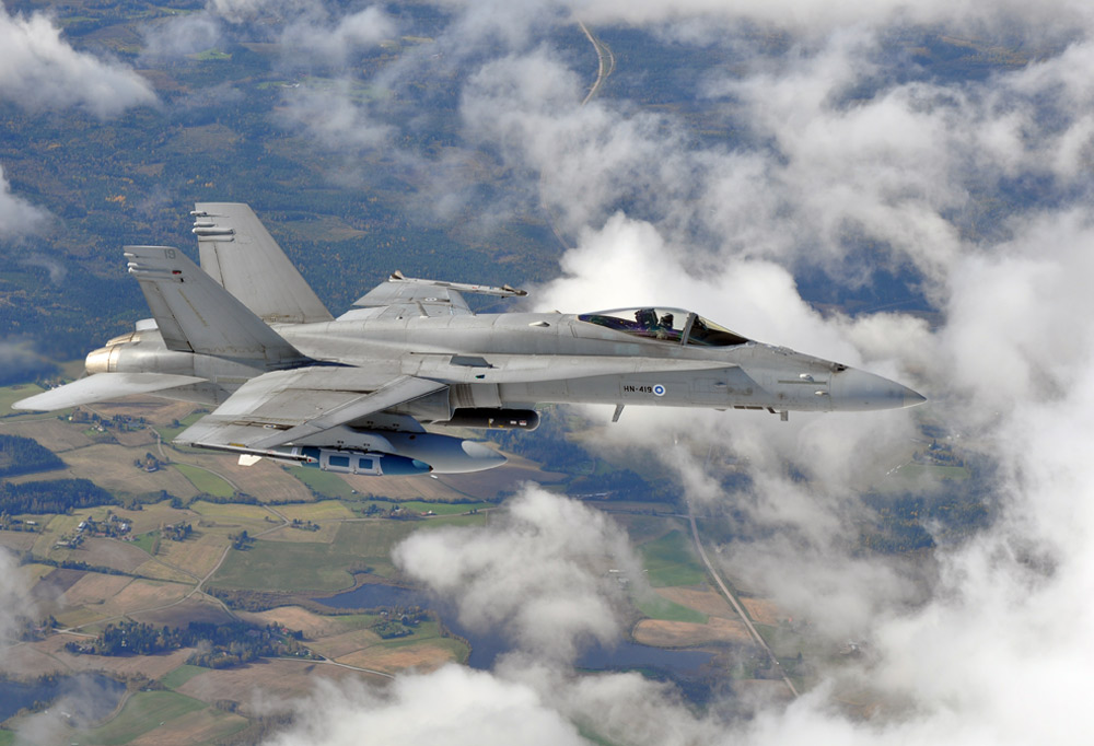 Karjalan lennosto vakuutti puolustusministerin