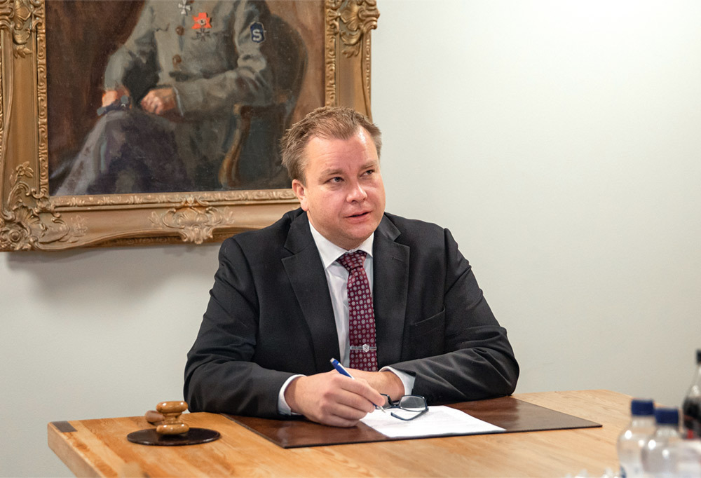 Puolustusministeri Kaikkonen: Suomen puolustuksen perusteet selkeät