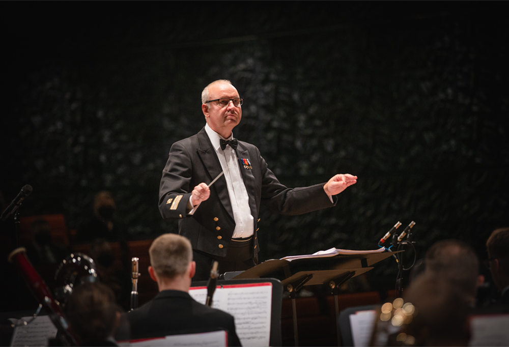 Puolustusvoimien ylikapellimestarin joutsenlaulu soi Helsingin Konservatoriossa