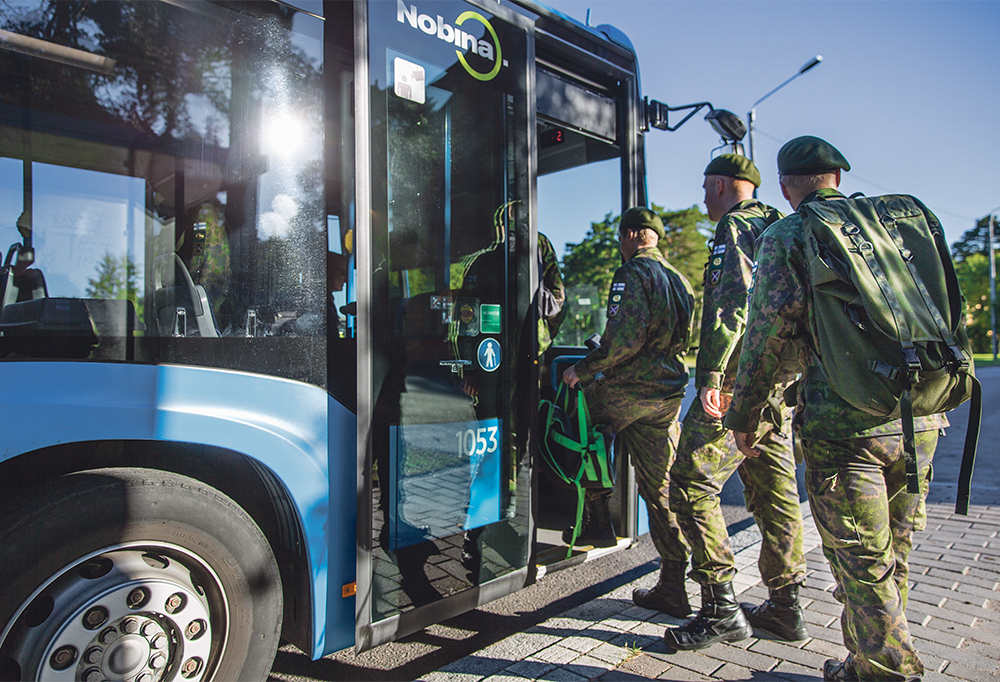 Matkustajarajoitukset vaikuttavat varusmiesten lomamatkoihin