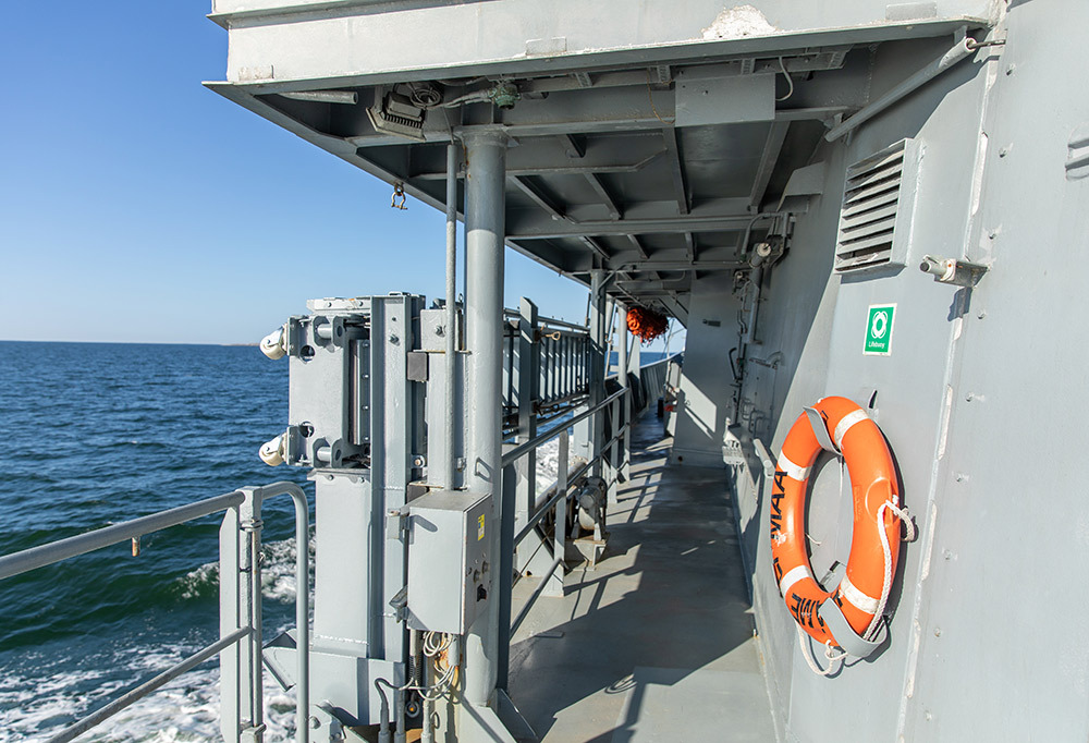 Kuvassa näkymiä laivan kannelta.