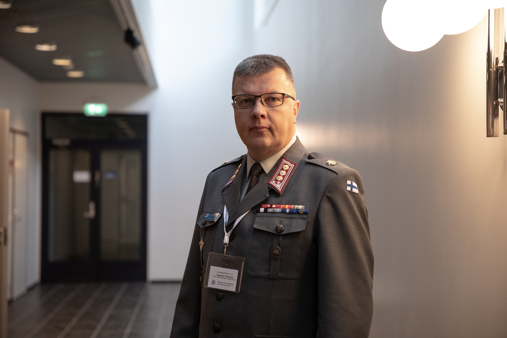 Kuvassa Puolustusvoimien tiedustelulaitoksen johtaja, eversti Esapekka Vehkaoja.