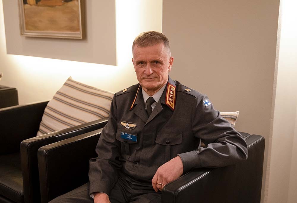 Kuvassa Puolustusvoimain komentaja, kenraali Timo Kivinen.