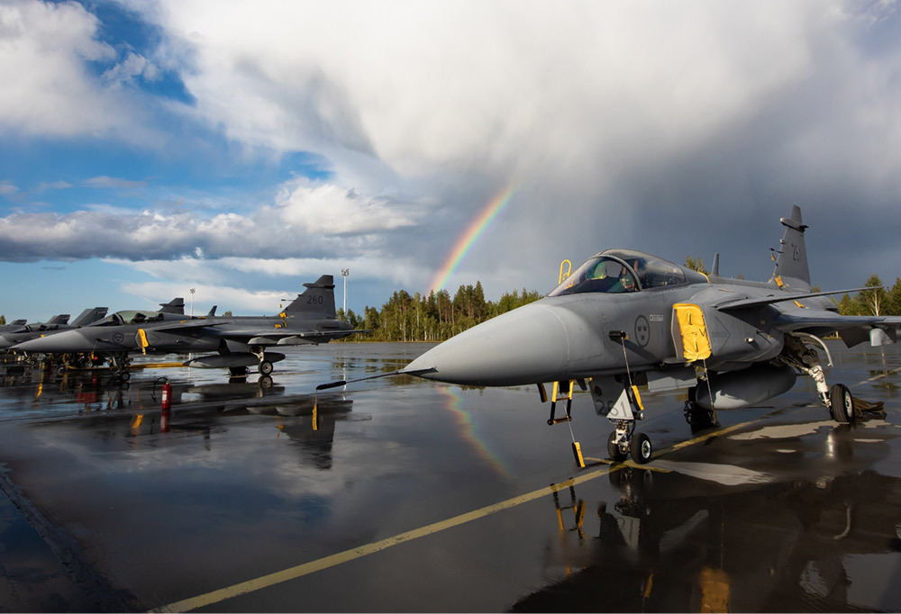Kuvassa Ruotsin ilmavoimien JAS 39 Gripen C/D -hävittäjiä Rovaniemen tukikohdassa.
