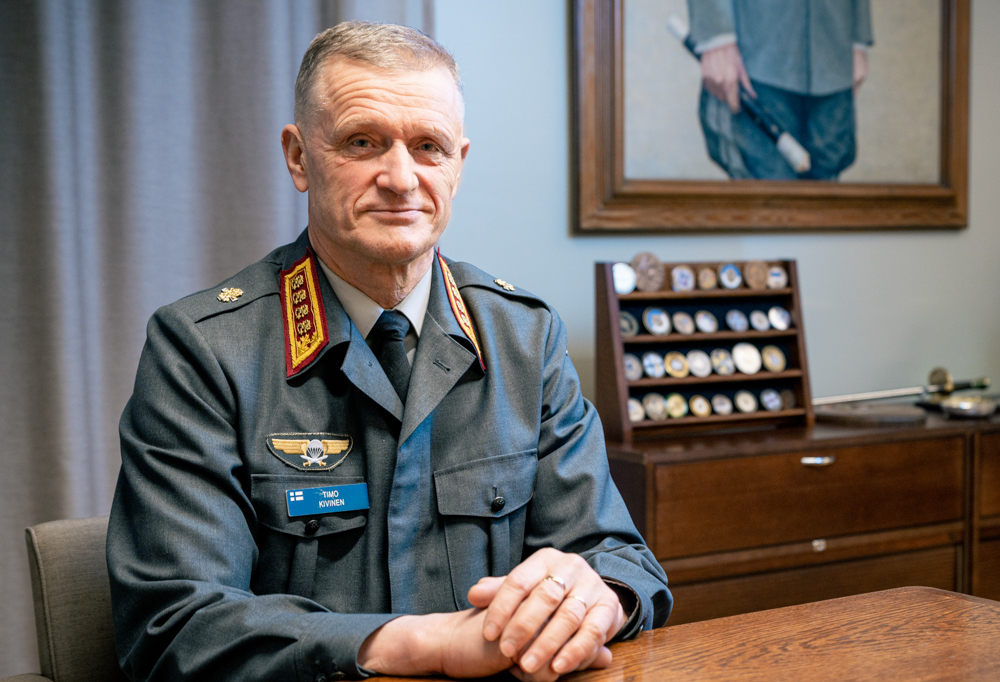 Kuvassa Puolustusvoimain komentaja Timo Kivinen.
