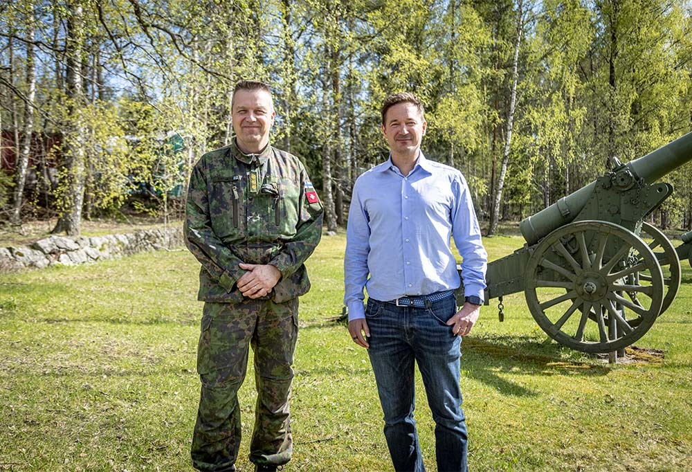 Kuvassa Jaakko Karsikas ja Supercellin toimitusjohtaja Ilkka Paananen