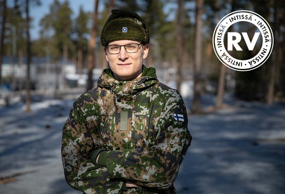 Kuvassa Takila on vielä viestimies, mutta nykyisin jo aliupseerioppilas.