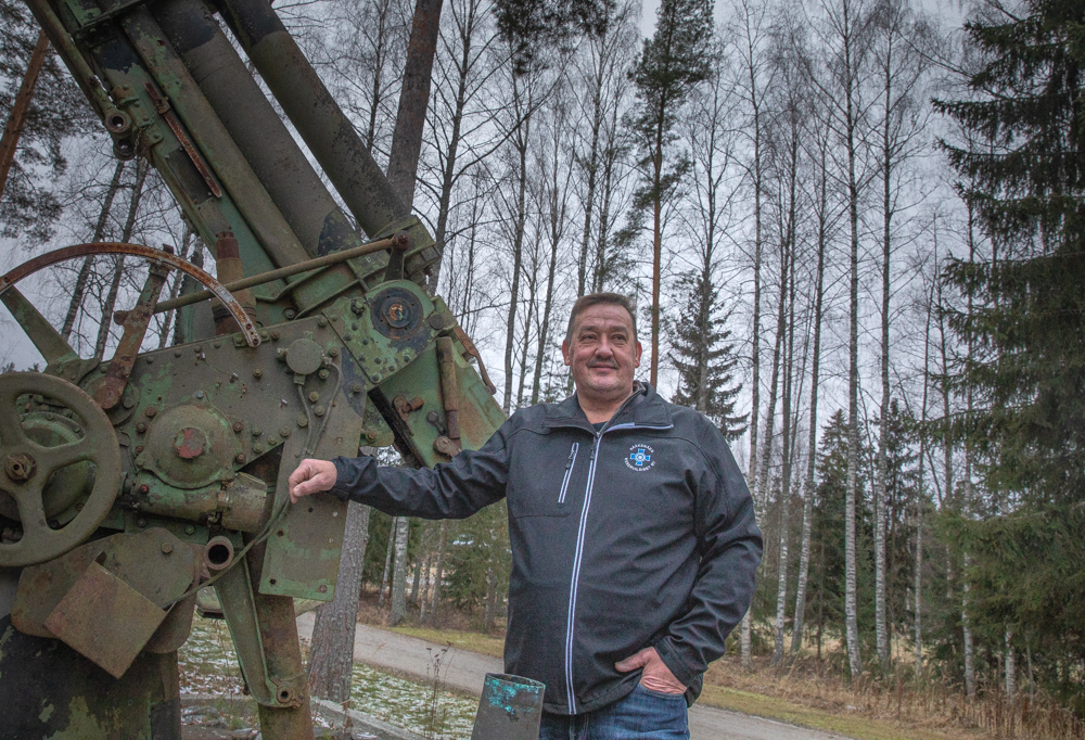 Kari Salminen etupihallaan