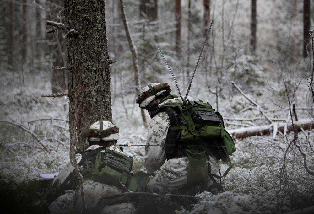Varusmiehiä suorittamassa tehtävää