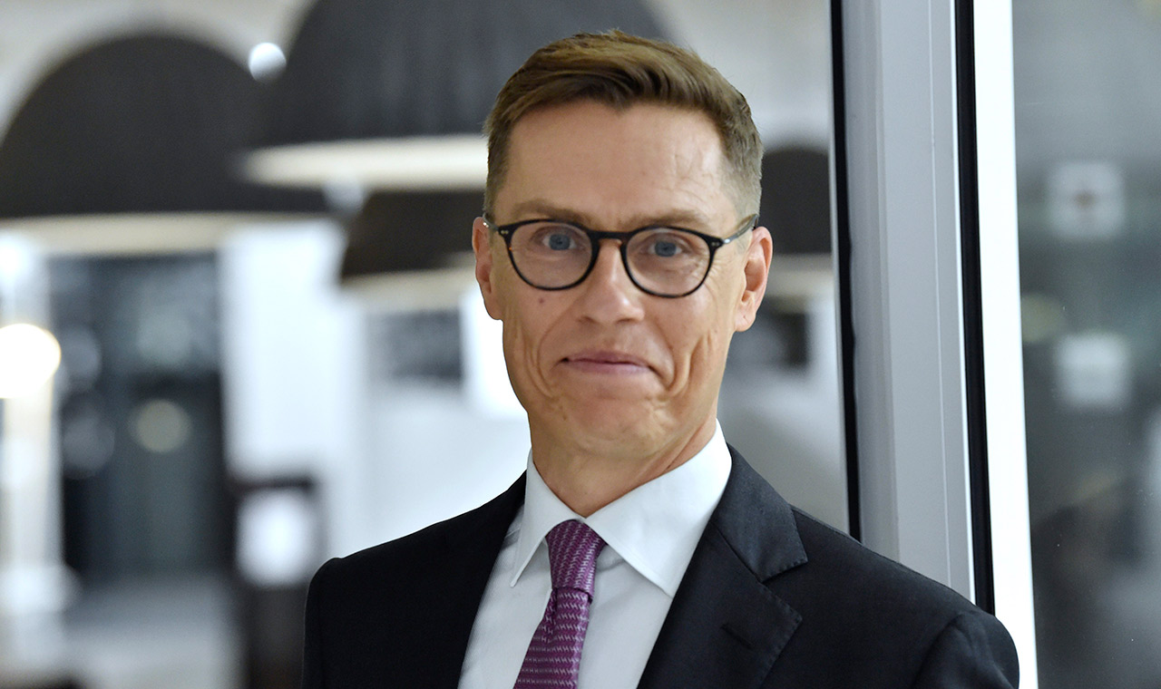 Alexander Stubb puvussaan lähikuvassa.