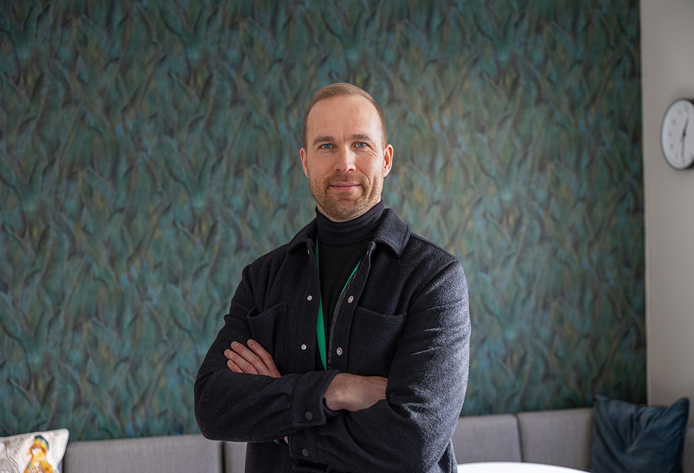 Kuvassa Mehiläisen johtava organisaatiopsykologi Pekka Töll