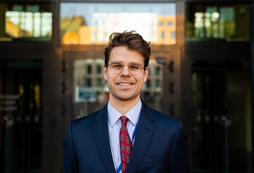 Kuvassa puolustusministeriön erikoisasiantuntija Frans Peltonen.