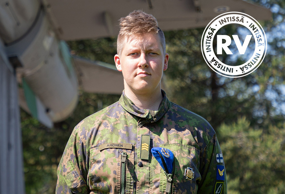 Kuvassa kersantti Ahonen.