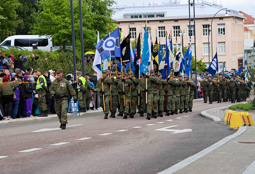 Puolustusvoimien lippujuhlan päivän paraati nähtiin viime vuonna Jyväskylässä.