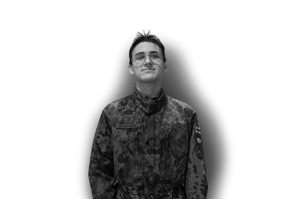 Kaartinjääkäri Joel Poskiparta pukeutuneena palveluspukuunsa.