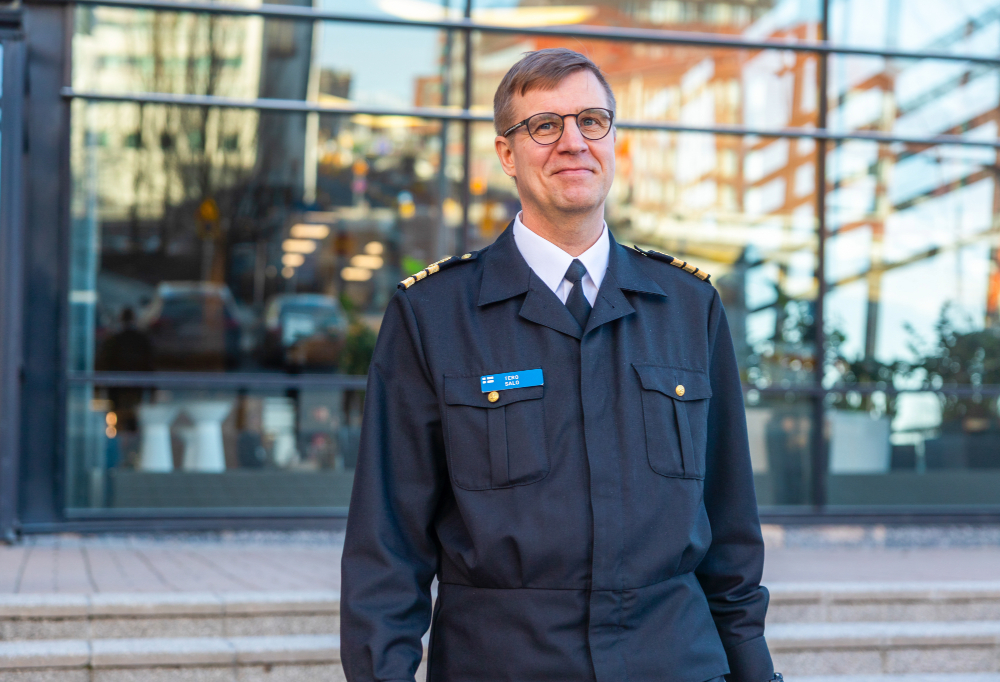 Tiedonhallintayksikön komentaja, komentajakapteeni Tero Salo.