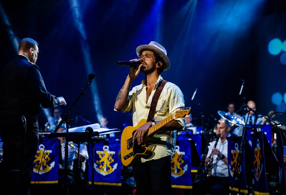 Laivaston soittokunta tähtisolisteineen valmistautuu lippujuhlan päivän konserttiin
