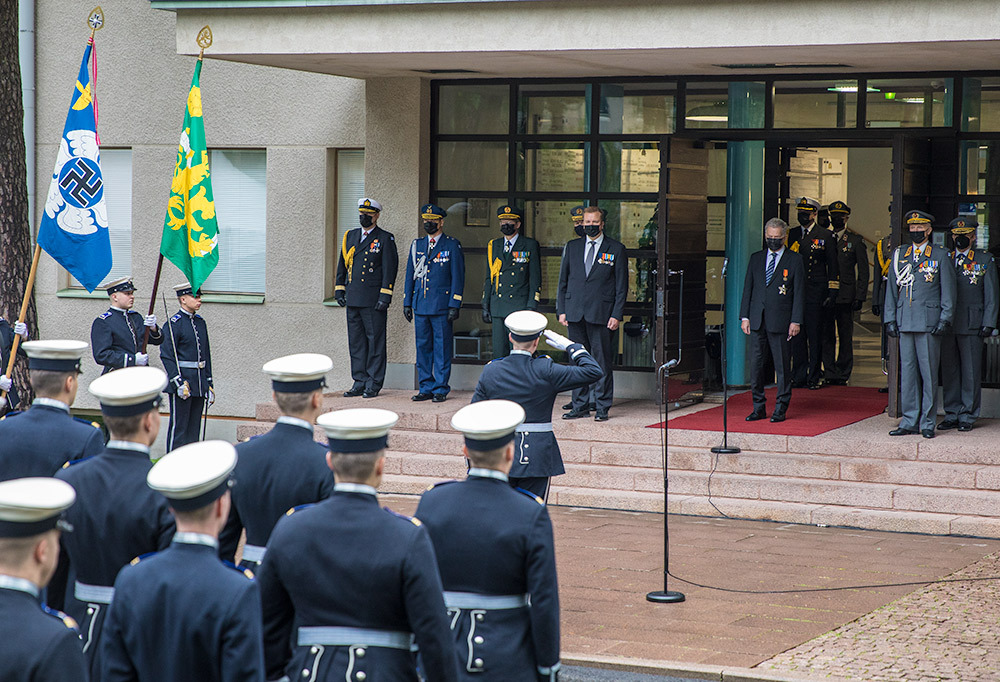 Kuvassa kadettien ylenemistilaisuus Santahaminassa.