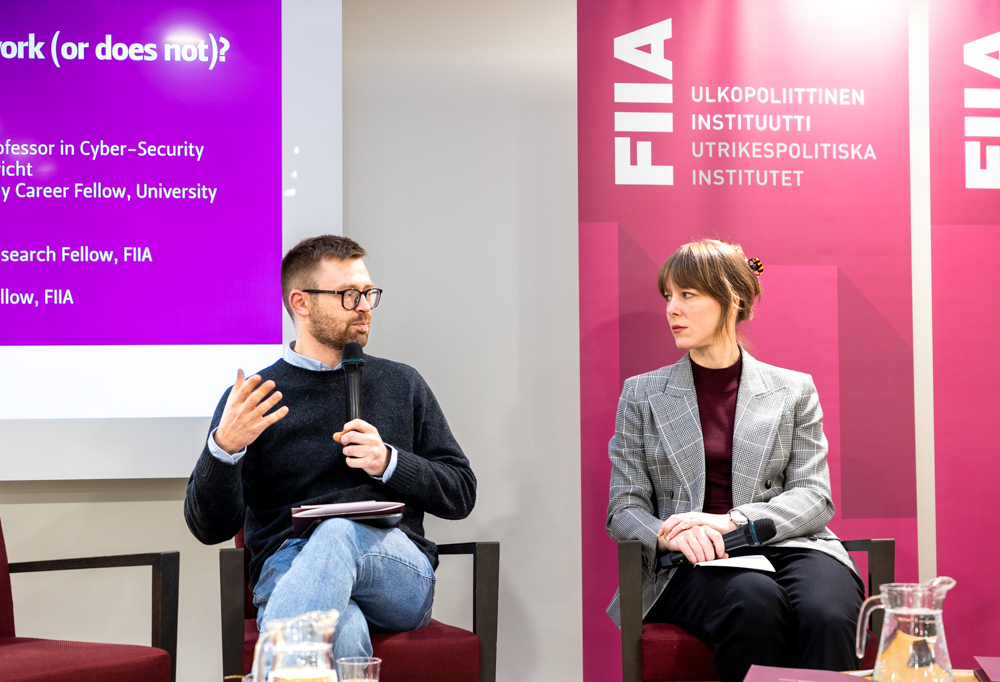 Kuvassa tutkija Maxim Alykuvov vasemmalla ja apulaisprofessori Mariëlle Wijemars oikealla.