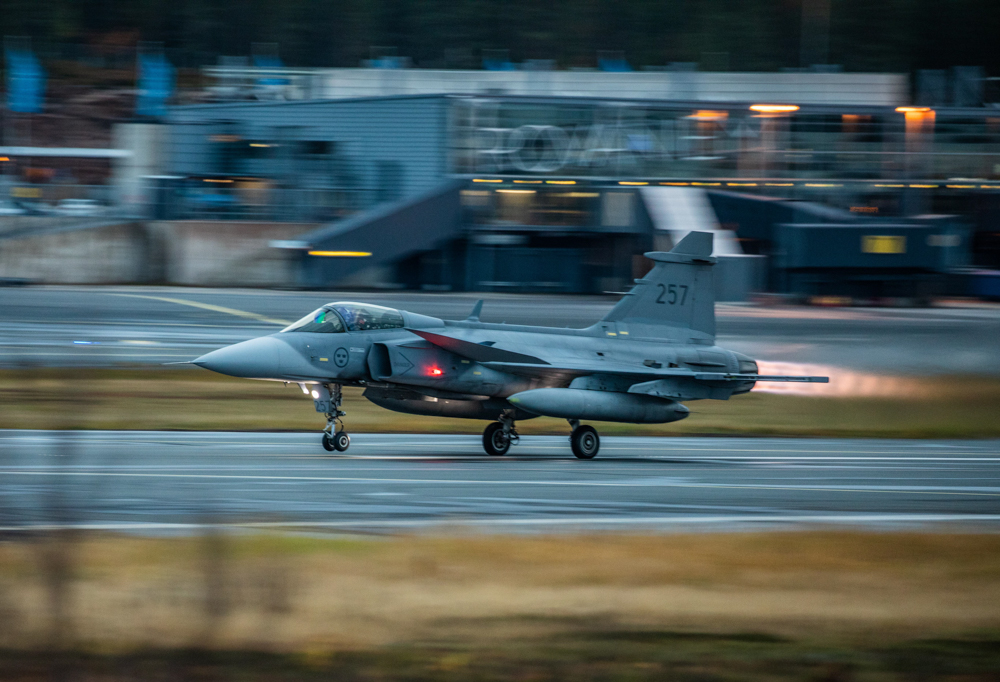 Kuvassa on Ruotsin 96 Saab JAS 39 Gripen-hävittäjä
