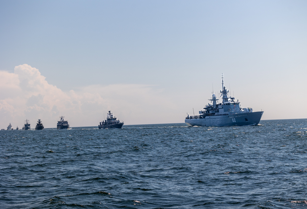 Kuvassa Merivoimien laivastoa.