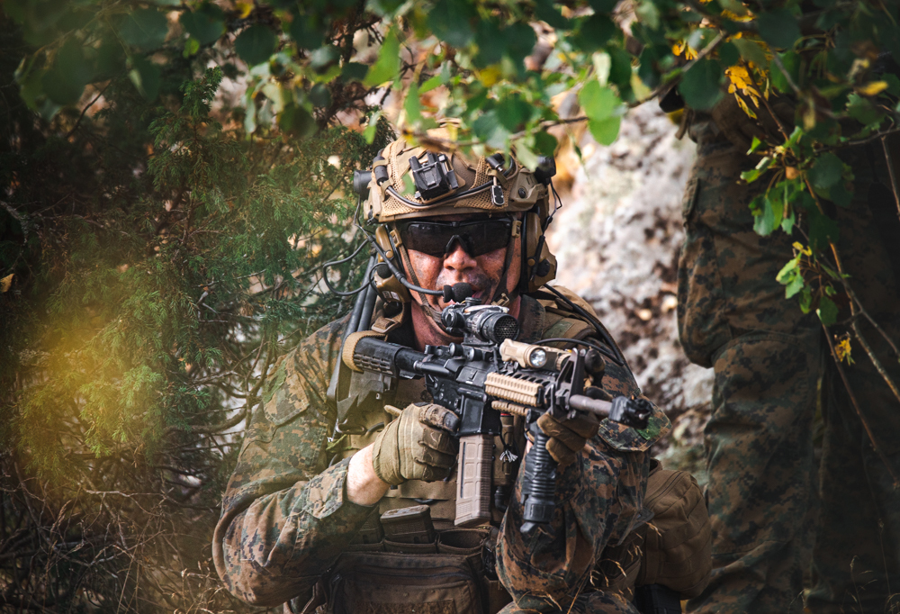 Kuvassa sotilas harjoituksessa