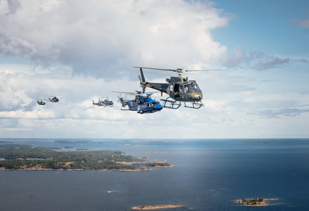 Helikoptereita saariston yllä.