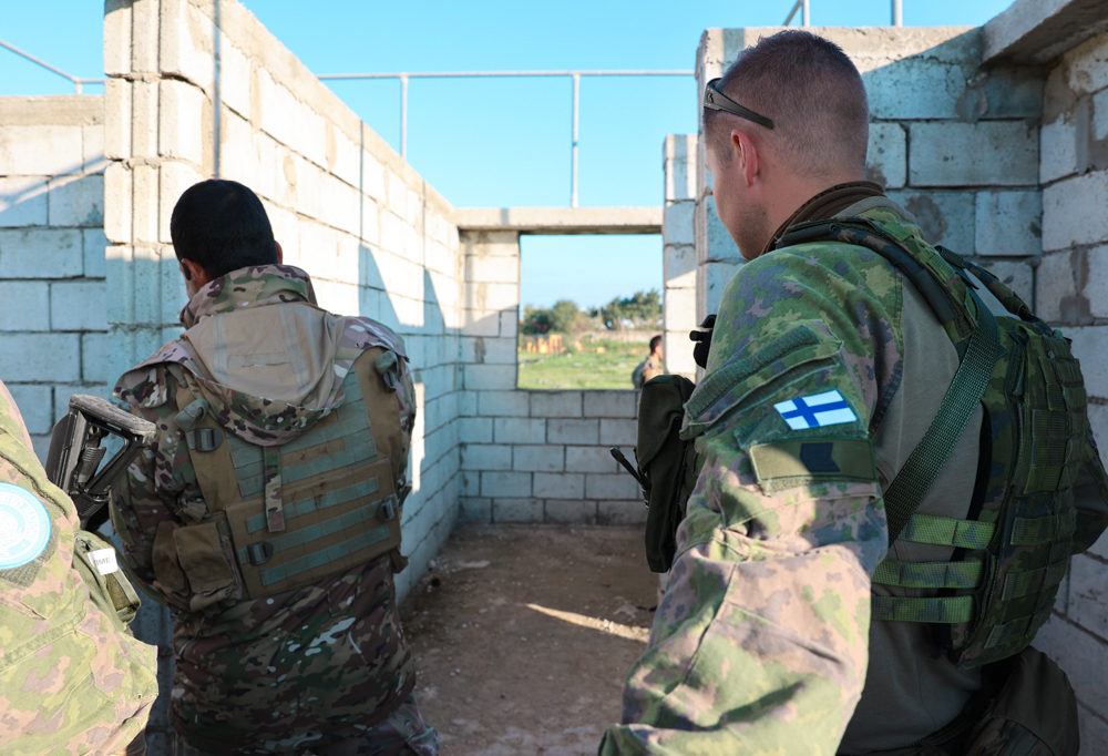 Suomalainen UNIFL-joukko harjoittelee Libanonissa joulukuussa 2022.