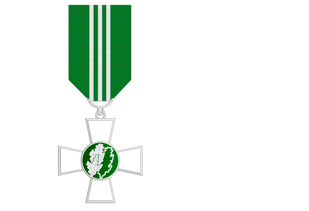 Risti, jonka keskellä Tammenlehvän logo vihreällä taustalla.