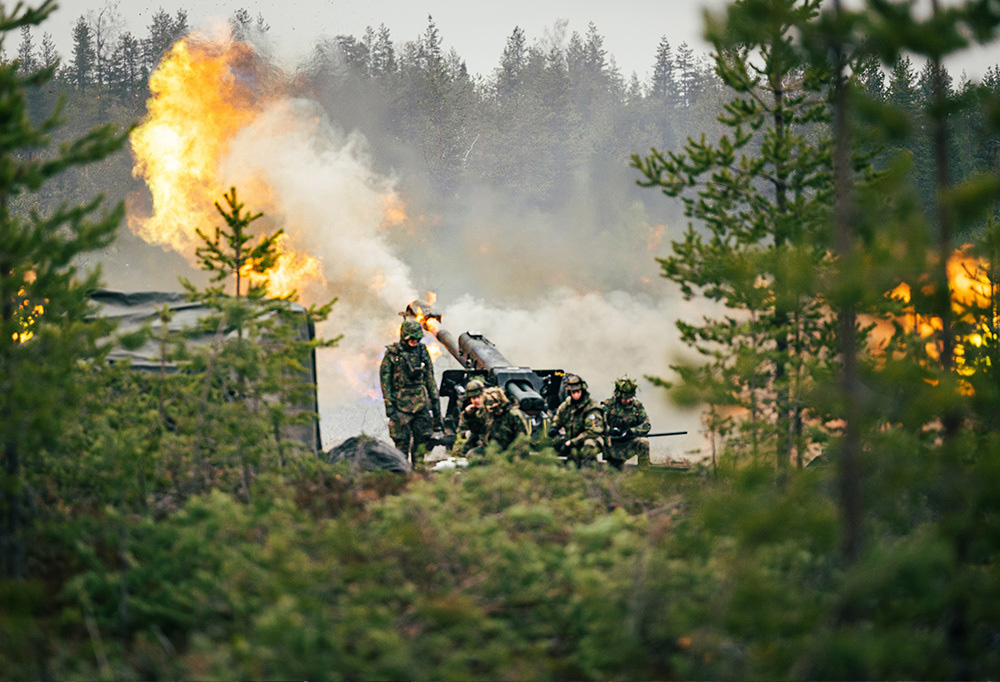 Tykin laukaisu metsämaastossa.