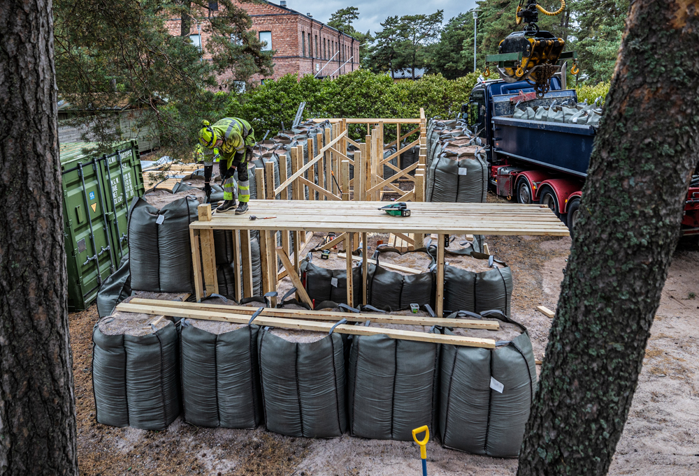 Linnoitetta rakennetaan