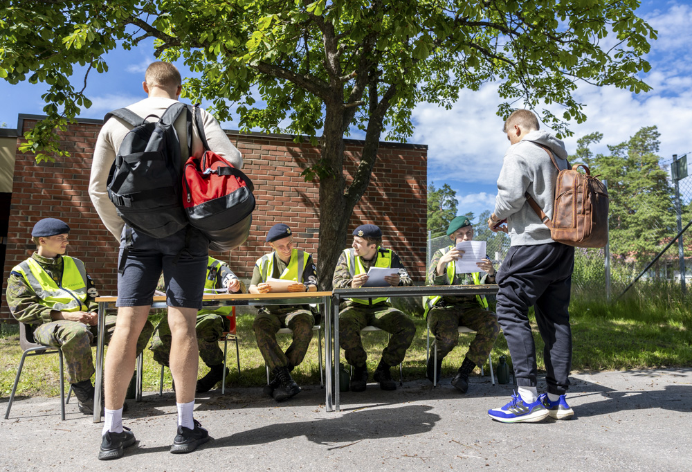 "God Dag!" – Monet Suomenkieliset Palvelevat Uudenmaan Prikaatissa ...