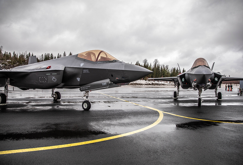 Kuvassa Suomen valitsema Lockheed Martin F-35 -hävittäjä Satakunnan lennostossa Pirkkalassa.