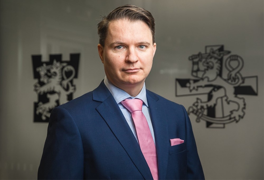 Kuvassa Ruotuväen päätoimittaja Mikko Ilkko