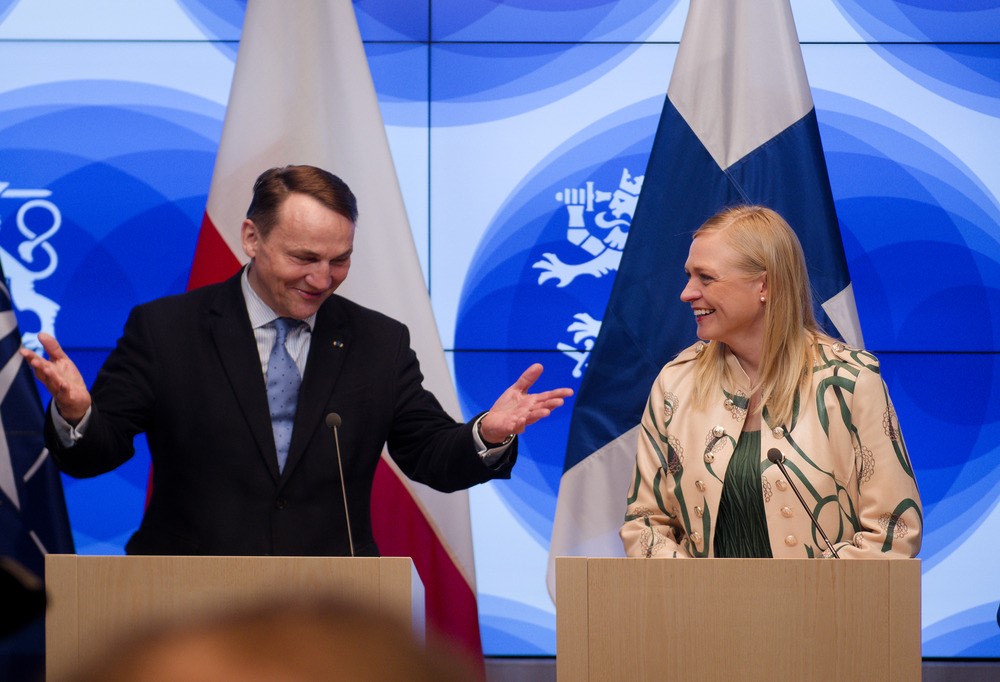 Kuvassa on Suomen ulkoministeri Elina Valtonen ja Puolan ulkoministeri Radosław Sikorskin