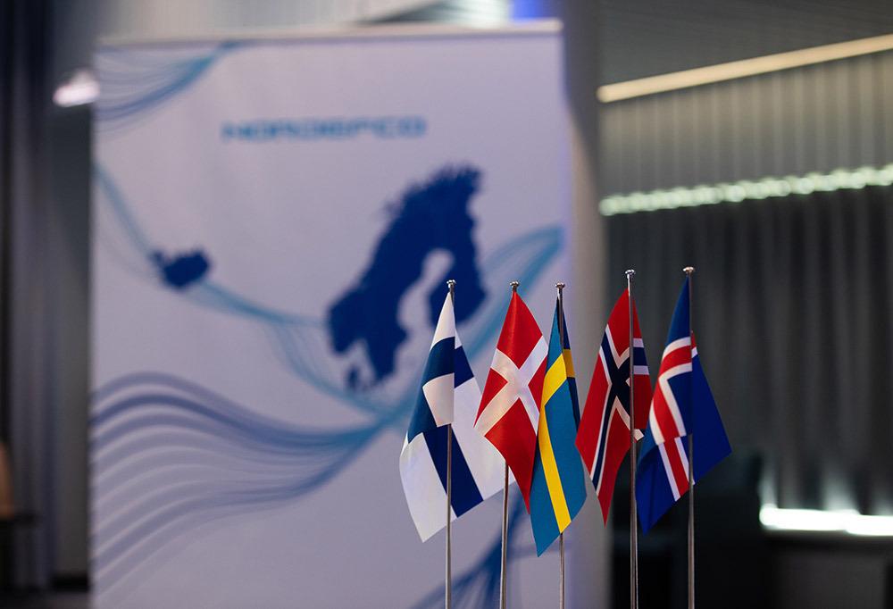 Kuvassa Suomen, Tanskan, Ruotsin, Norjan ja Islannin liput.