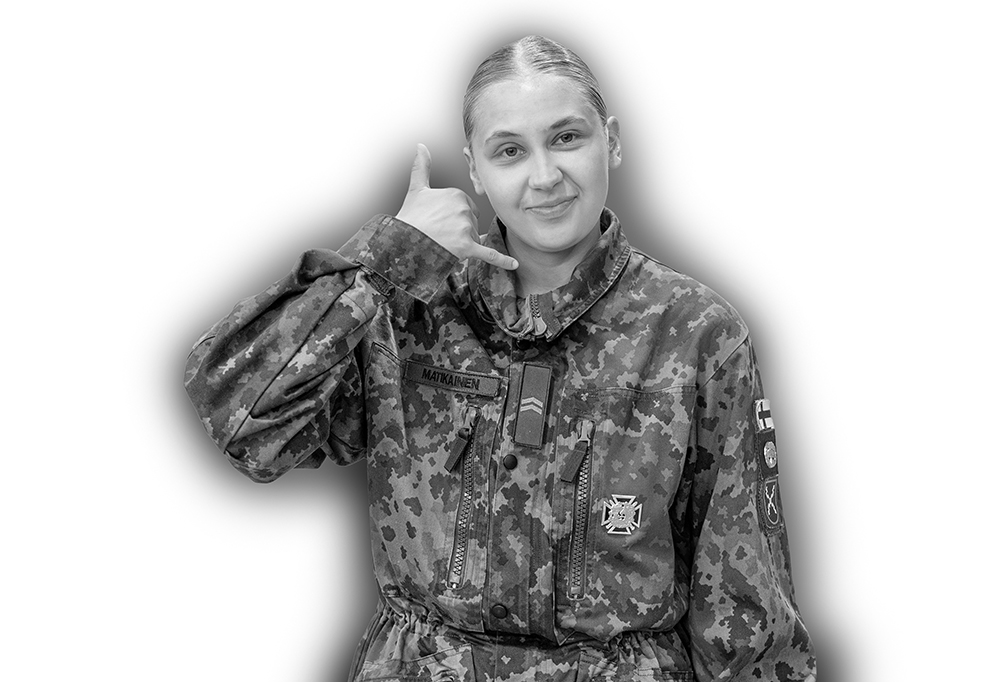 Aini Matikainen hymyilee.