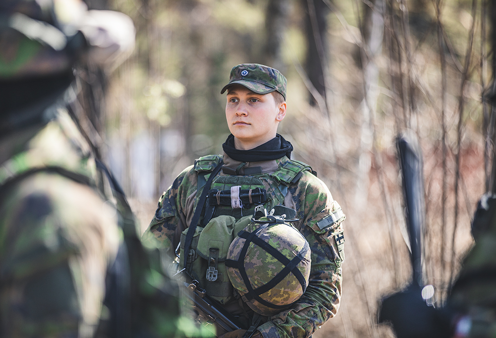 Varusmiesten koronarajoitukset kevenevät