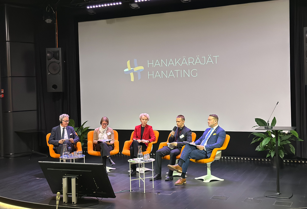 Panelistit keskustelemassa Venäjän uhasta Euroopan turvallisuudelle.