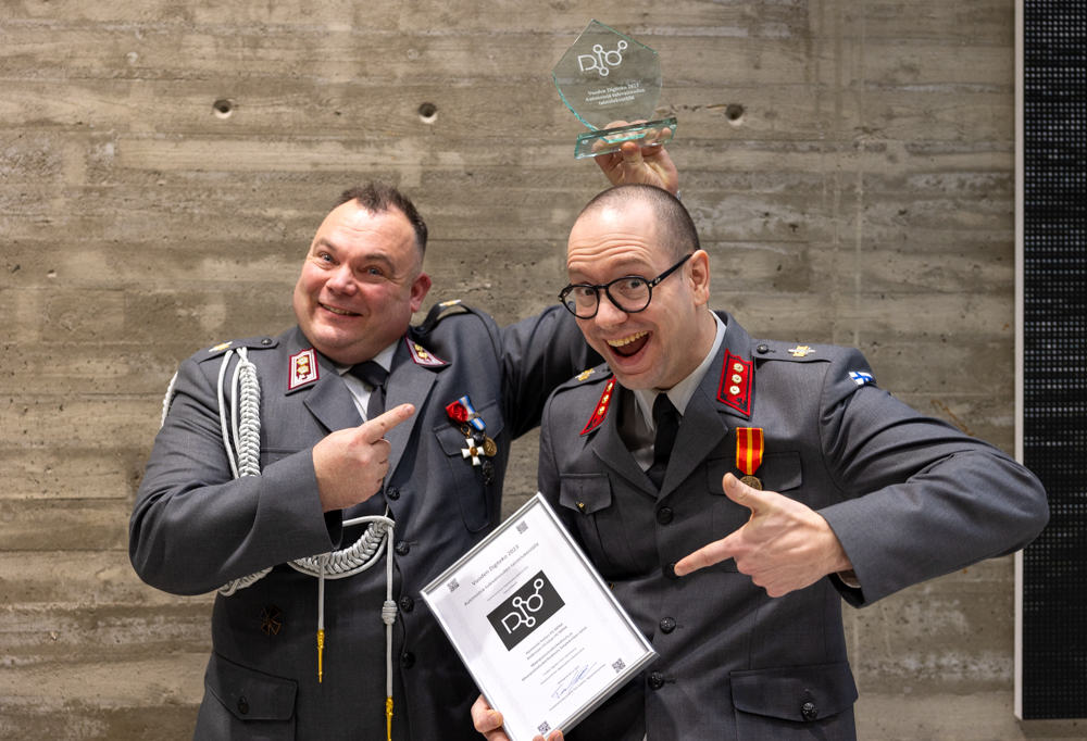 Kuvassa everstiluutnantti Hemminki ja kapteeni Andersson.