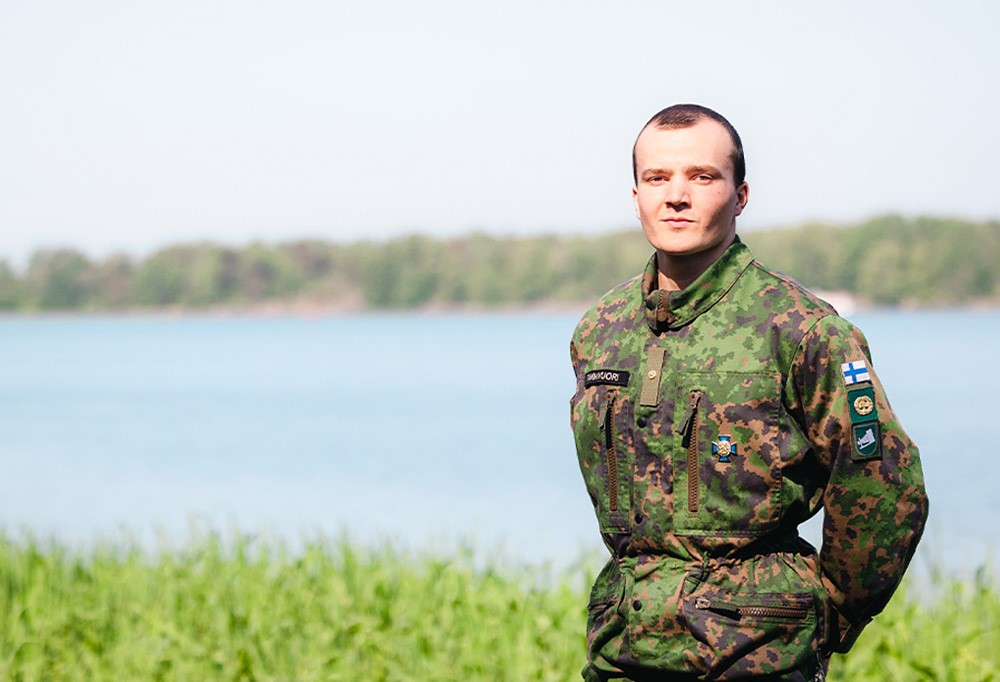 Kuvassa reservin vänrikki Eero Tammivuori