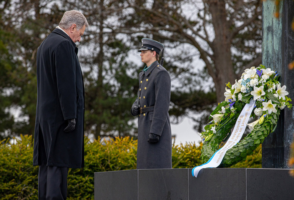 Sunnuntai vietettiin kaatuneitten muistoa kunnioittaen